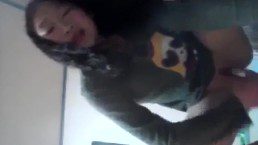 pono de novinha japinha se mostrando na cama pono de novinha japinha se mostrando na cama