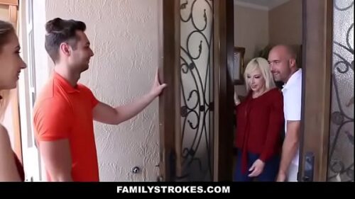 Na casa da namorada lésbica fode com cunhado dando a xota e cuzinho
