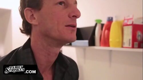 LÃ©sbicas carentes gozam com consolo enorme nas xotas e cuzinhos