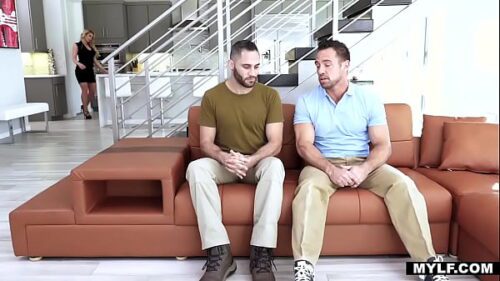 VÃ­deo depono de novinha gemendo gostoso e metendo com pauzudo