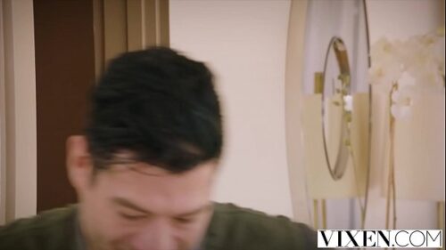 Buceta peludinha levando surra de piroca sem camisinha