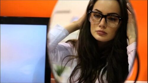 Passando o pistolÃ£o com brutalidade na deliciosa secretaria