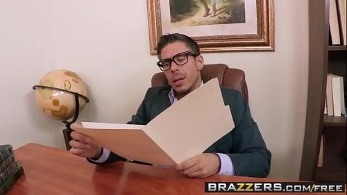 Novinha puta fodendo com o diretor bem safado