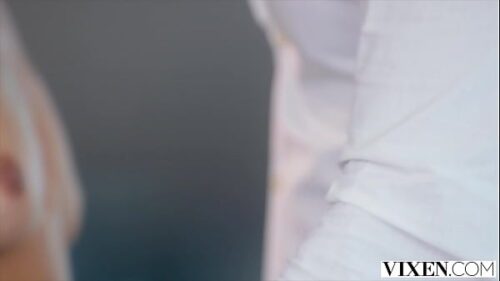 Pretinha linda adora homens roludos