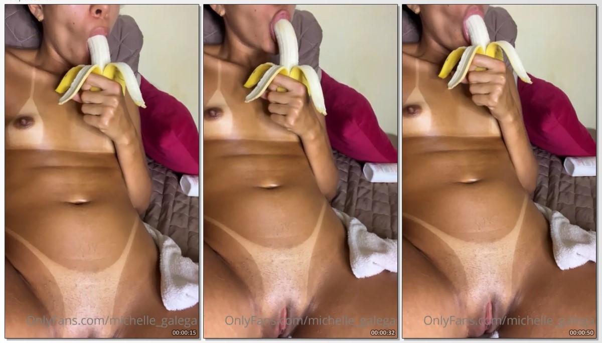 Michelle Galega em masturbação chupando uma banana
