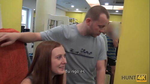 Mulher tarada transando na academia