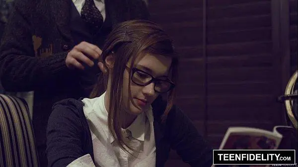 Cena De Filmes Pornô Alaina Dawson Na Mesa Do Professor Creampied