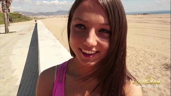 Novinha linda sexo forte dando sua bucetinha depilada