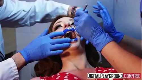 Médico pervertido passando a pica na boca da novinha dormindo