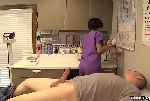Video de mulher batendo punheta dentro de hospital para paciente até ele gozar nela